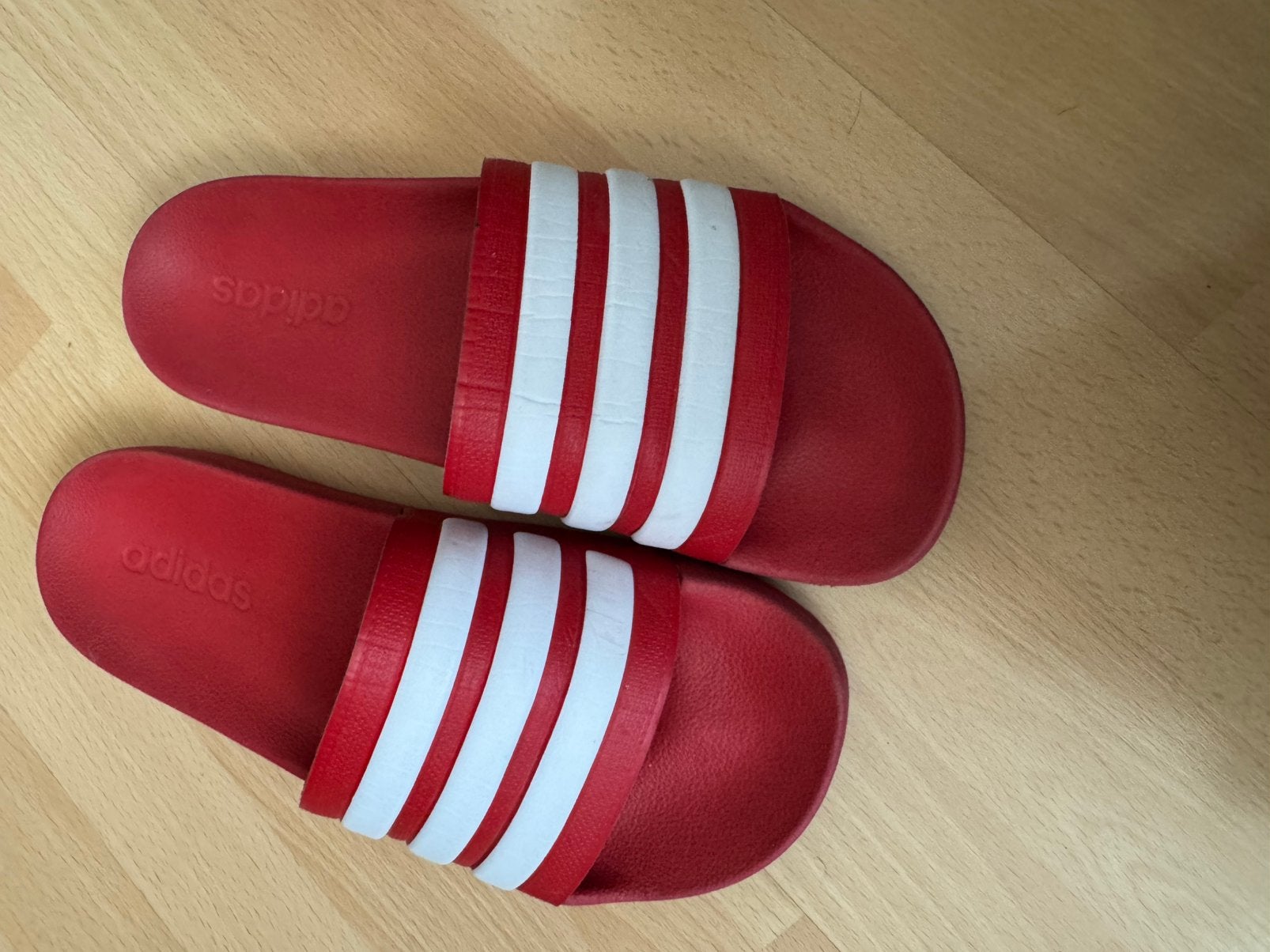 Adidas slippers maat 43,5, Ophalen of Verzenden, Zo goed als nieuw, Zwart
