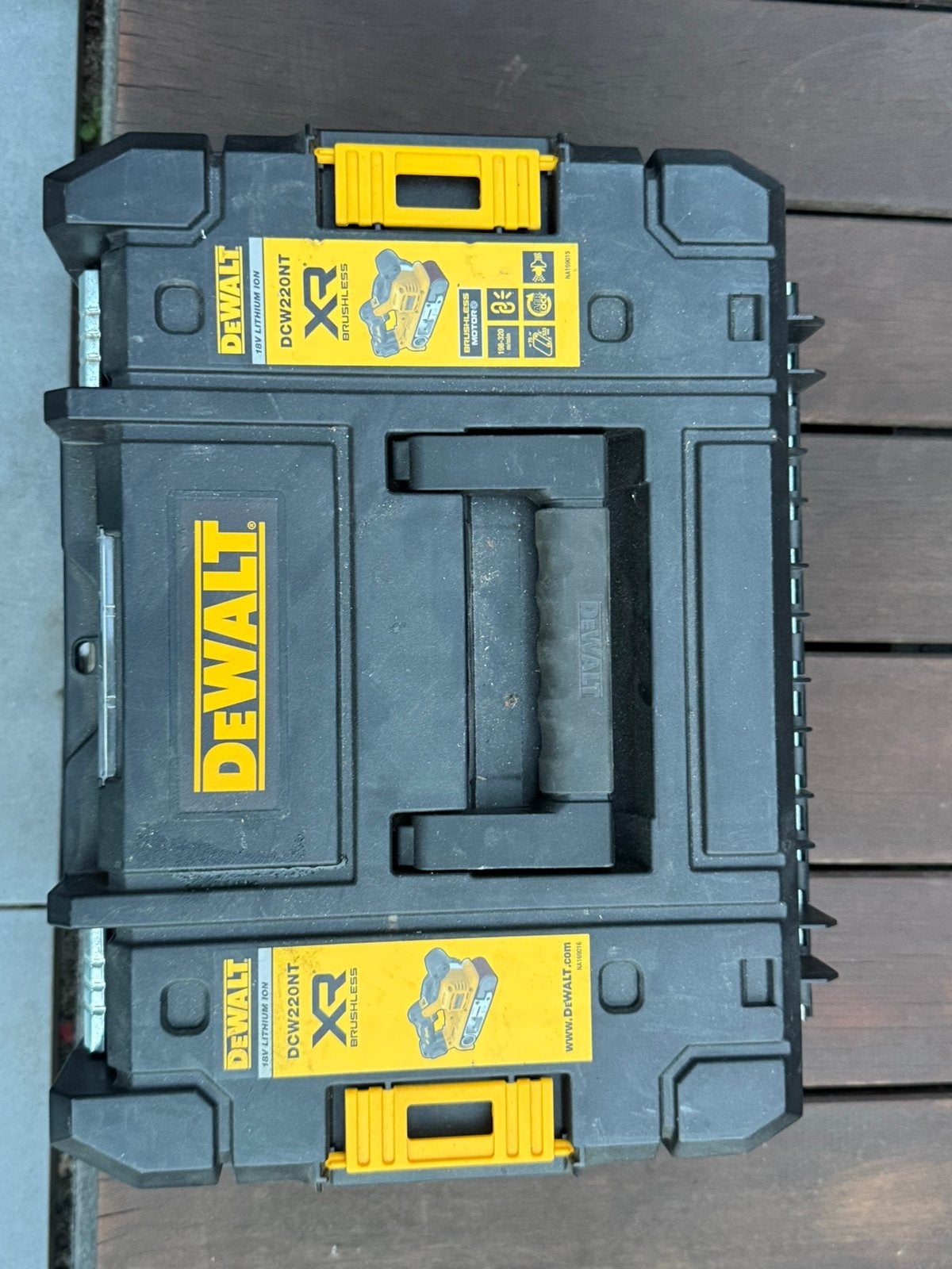 Foto 6 van Dewalt bandschuurmachine DCW220