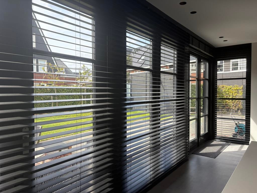 Luxaflex 50 euro pet stuk, Ophalen, Zo goed als nieuw, Zwart