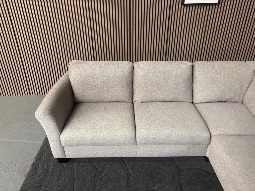 GRATIS LEVERING Hoekbank Grijs 250x240 GEREINIGD, Huis en Inrichting, Banken | Bankstellen, 250 tot 300 cm, Hoekbank, Ophalen of Verzenden