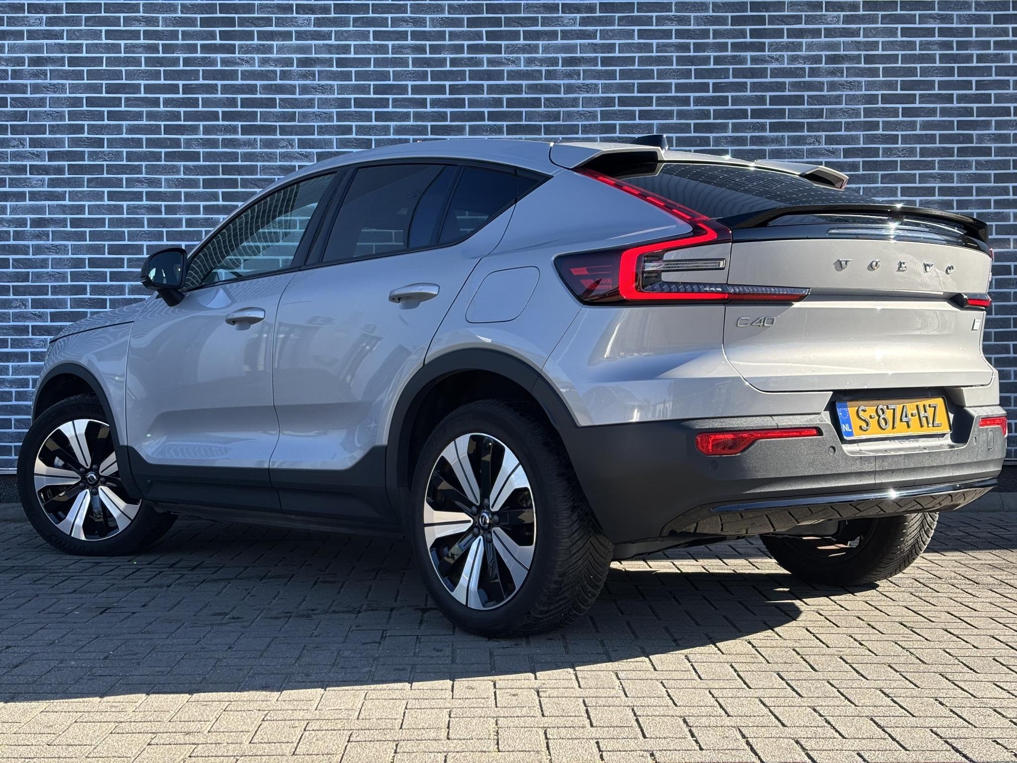 Volvo C40 Recharge Plus 69 kWh | Warmtepomp | Achteruitrijca, 420 min, 90 €/maand, SUV of Terreinwagen, 1500 kg