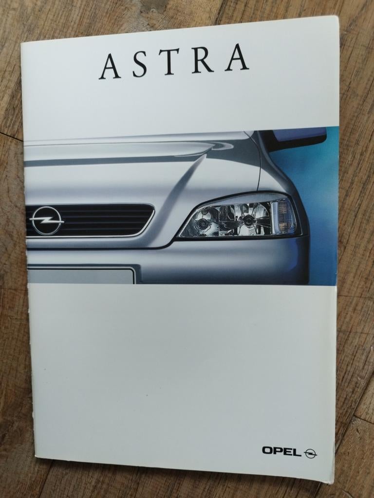 Opel Astra Brochure 1998 - 48 pagina's, Opel, Zo goed als nieuw, Opel, Ophalen of Verzenden