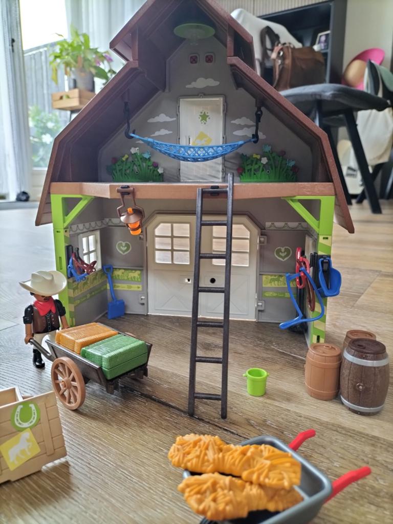 Grote Playmobil Spirit Lucky set met huis en paarden, Ophalen, Gebruikt