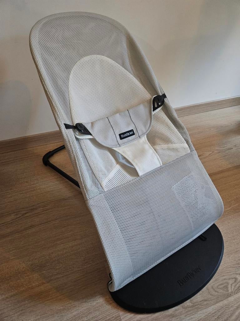 BabyBjörn Wipstoel Balance Soft - Mesh - Zilver-Wit, Ophalen, Zo goed als nieuw