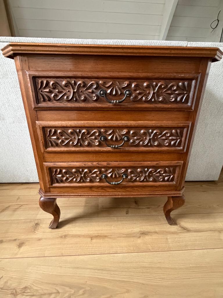 Ladekast met uniek houtsnijwerk, Huis en Inrichting, Ophalen, Gebruikt, 50 tot 100 cm, 3 of 4 laden