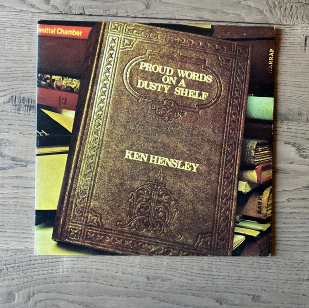 Ken Hensley - Proud words on a dusty shelf (LP), Cd's en Dvd's, Vinyl | Rock, Ophalen of Verzenden, Zo goed als nieuw, 12 inch