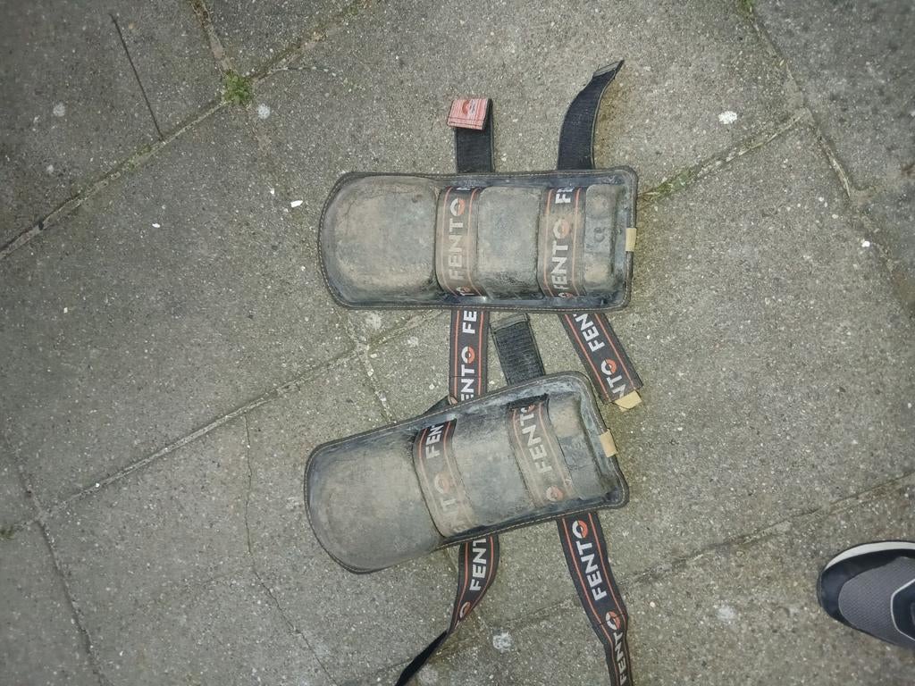 Fento knie- en scheenbeenbescherming - Gebruikt, goede staat, Ophalen of Verzenden