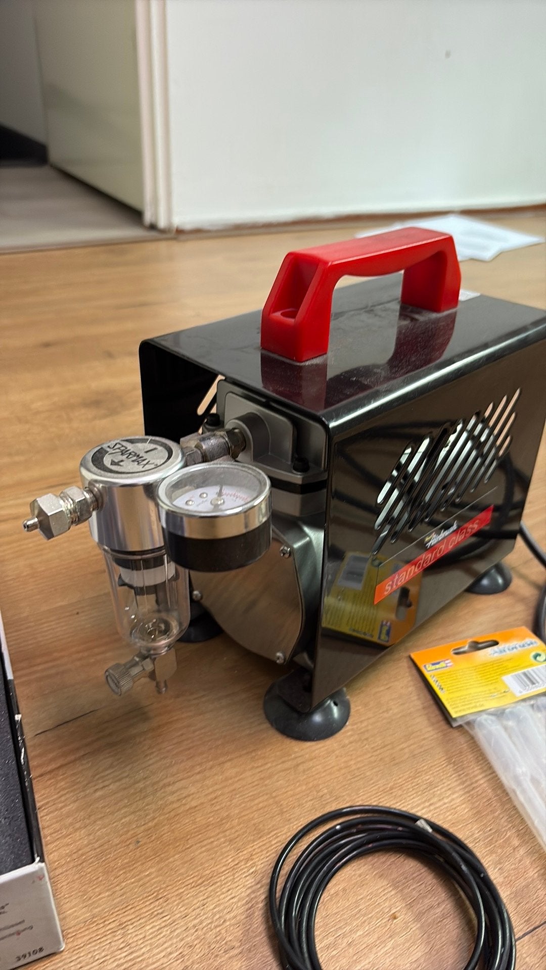 Airbrush set, Hobby en Vrije tijd, Ophalen of Verzenden, Ezel