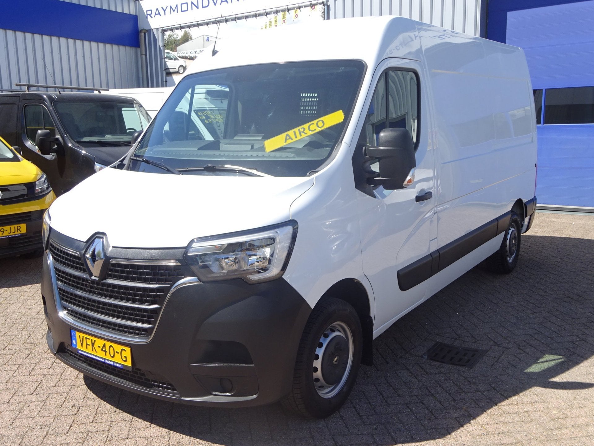 Renault Master T35 2.3 dCi 135 PK L2H2 GROOT NAVI AIRCO TREK, Voorwielaandrijving, Dealer onderhouden, Gebruikt, 4 cilinders