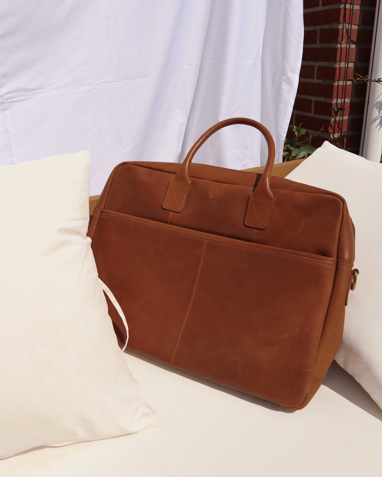 Burkely Antique Avery Leather Laptop Bag 17” in Cognac, 17 inch of meer, Aktetas, Ophalen of Verzenden, Zo goed als nieuw