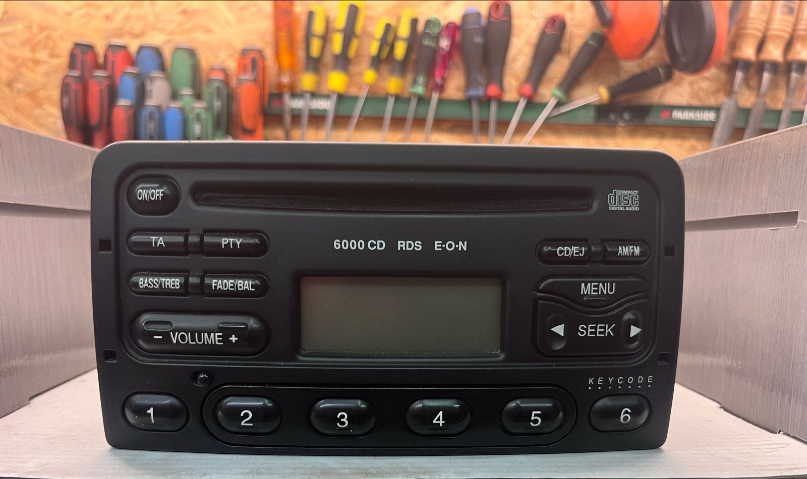 Ford 6000 CD RDS E-O-N radio met code en handleiding, Auto diversen, Autoradio's, Ophalen of Verzenden, Gebruikt