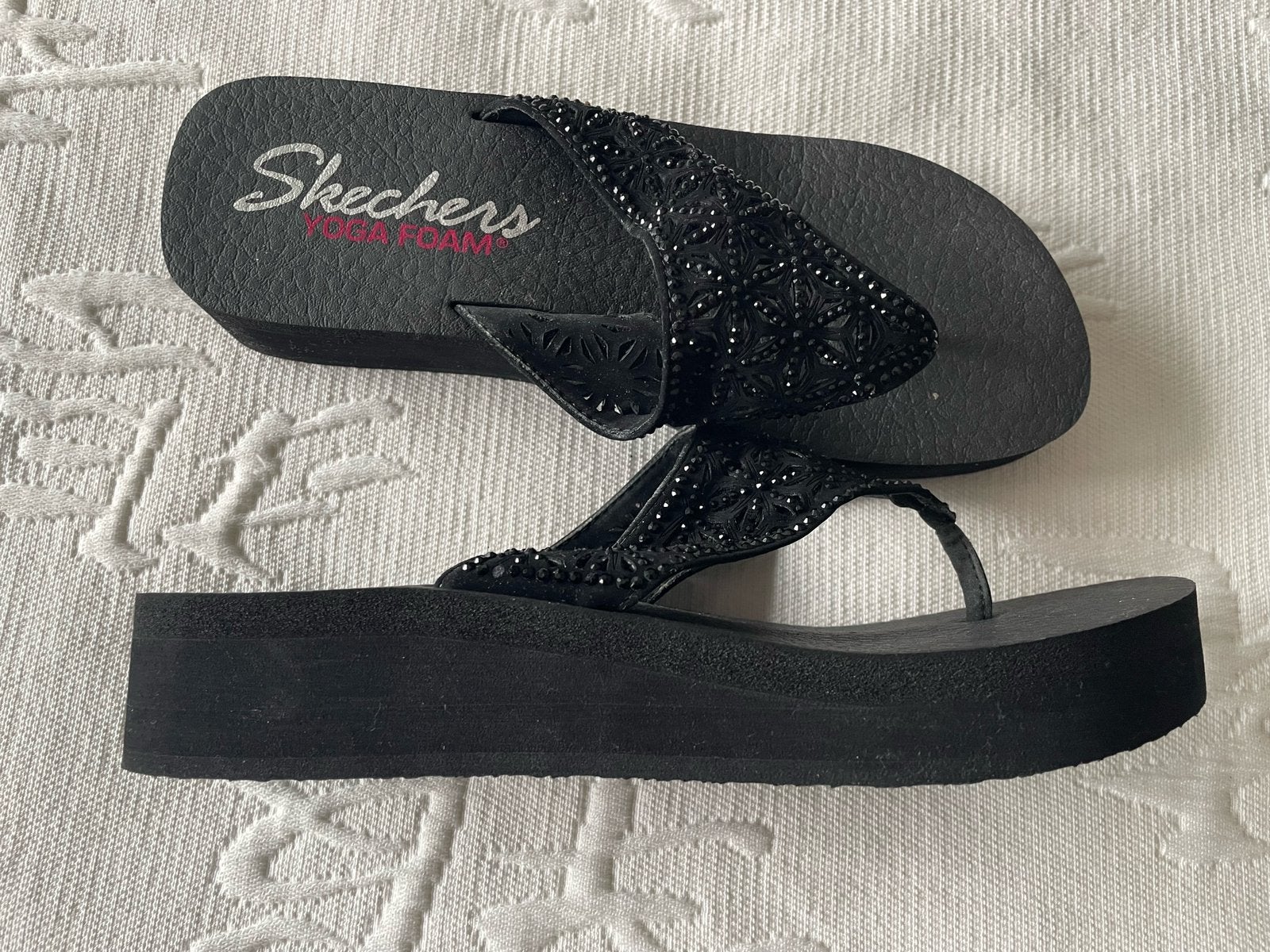 Nieuwe Skechers 38 slippers / sandalen, Ophalen of Verzenden, Nieuw, Zwart