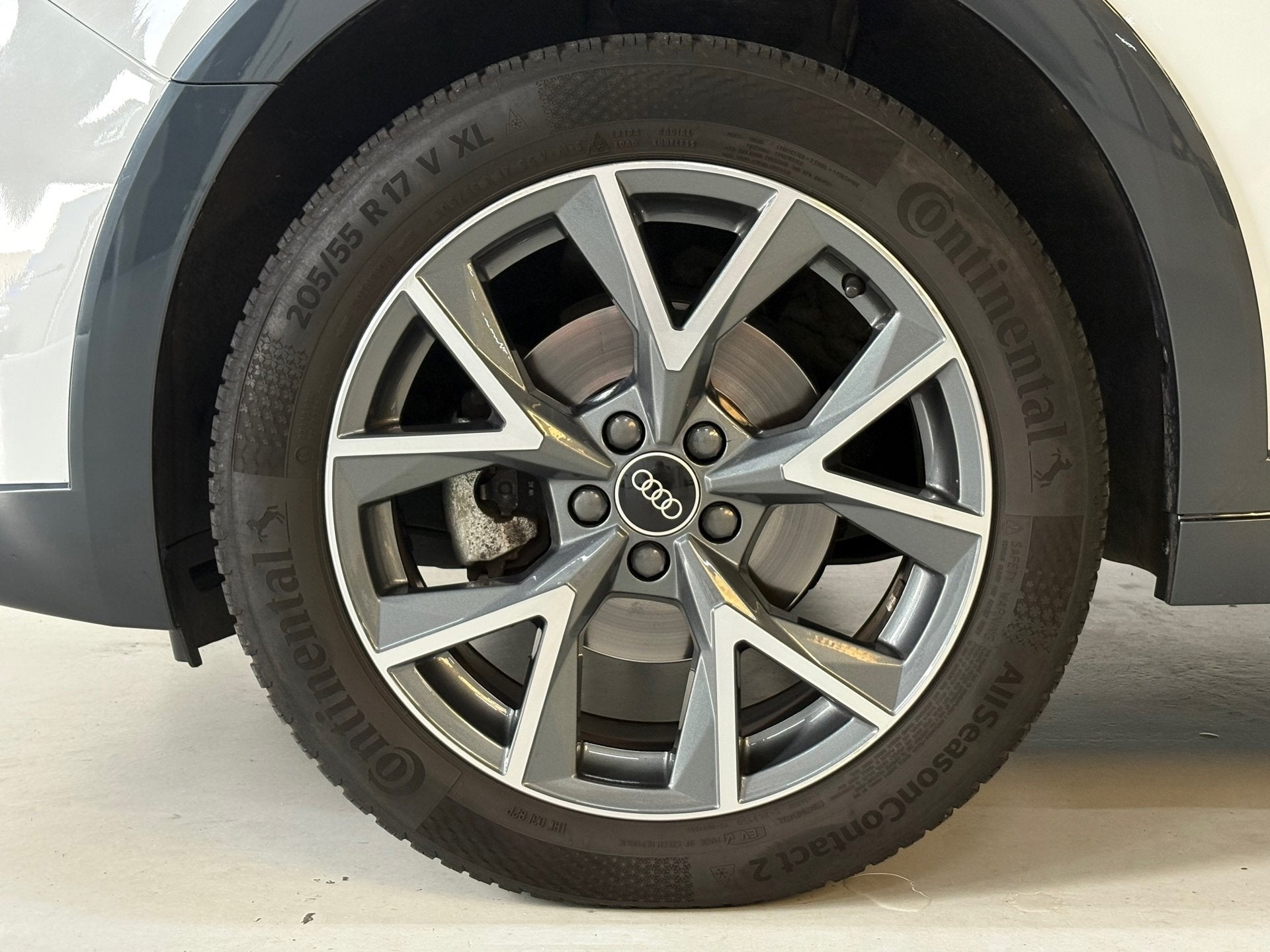 Audi A1 Allstreet 30 TFSI Advanced edition, Navi, Blackline, Stof, Zwart, Wit, Bedrijf