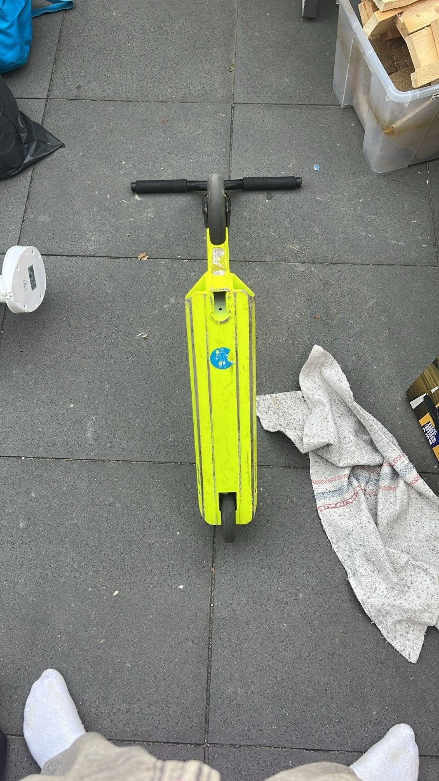 Stuntstep geel/zwart met stickers, Fietsen en Brommers, Ophalen, Gebruikt, Gewone step, Onbekend