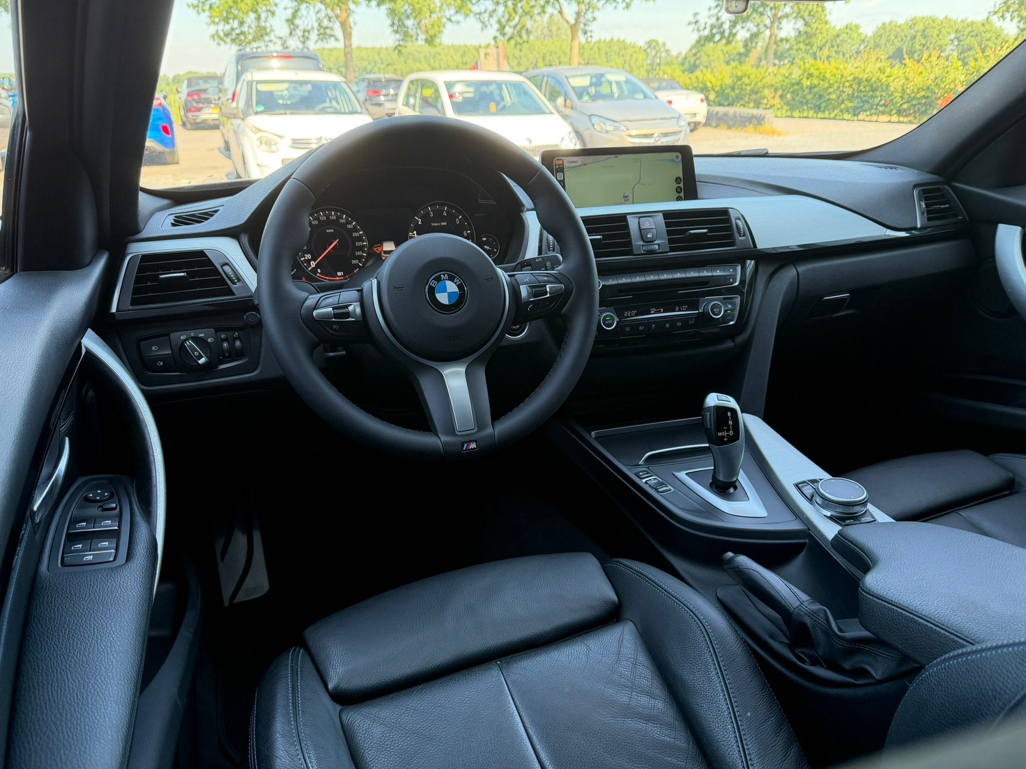 BMW 3 Serie Touring 318i M Sport Led / Dakraam (bj 2019), Auto's, BMW, 136 pk, Gebruikt, Lichtsensor, Zwart
