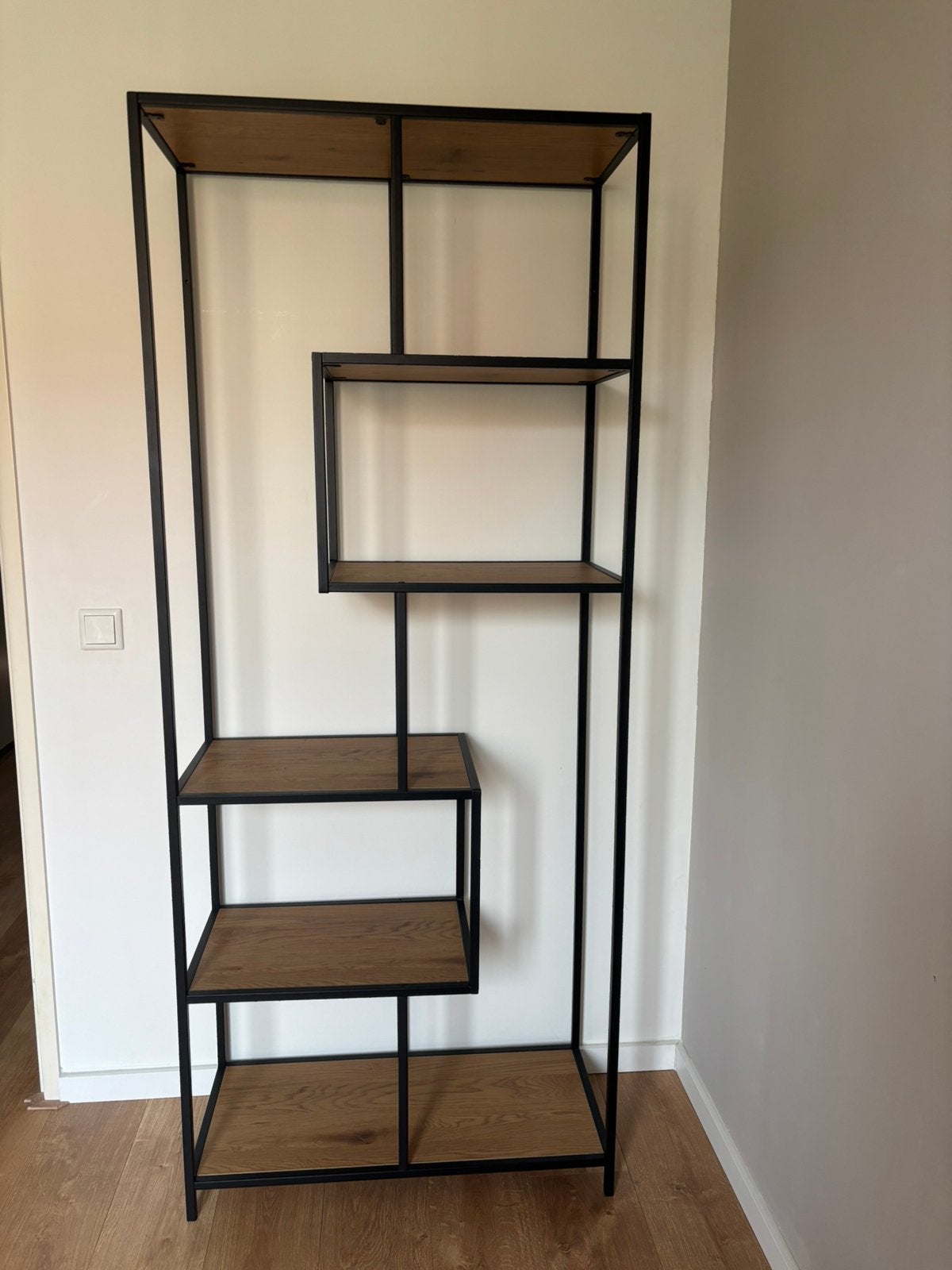 Kast met zwart frame en houten planken, Huis en Inrichting, Kasten | Boekenkasten, Ophalen, Met plank(en), 50 tot 100 cm, Zo goed als nieuw