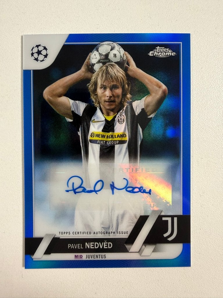 Pavel Nedved /150 Blue Auto Topps Chrome 2022-23, Ophalen of Verzenden, Nieuw, Buitenlandse clubs, Poster, Plaatje of Sticker