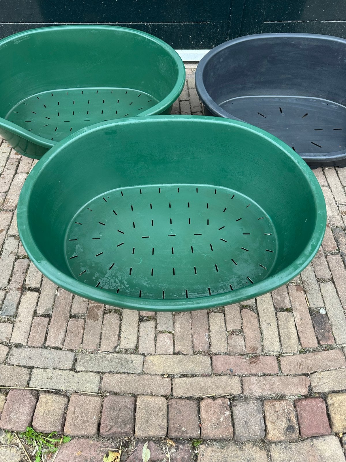 3 kunststof hondenmanden, groen en zwart, Ophalen, Gebruikt, Polyester
