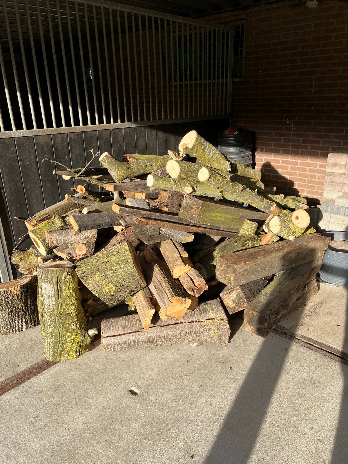 Brandhout te koop - Diverse houtsoorten, Tuin en Terras, Haardhout, Minder dan 3 m³, Ophalen, Overige houtsoorten, Blokken