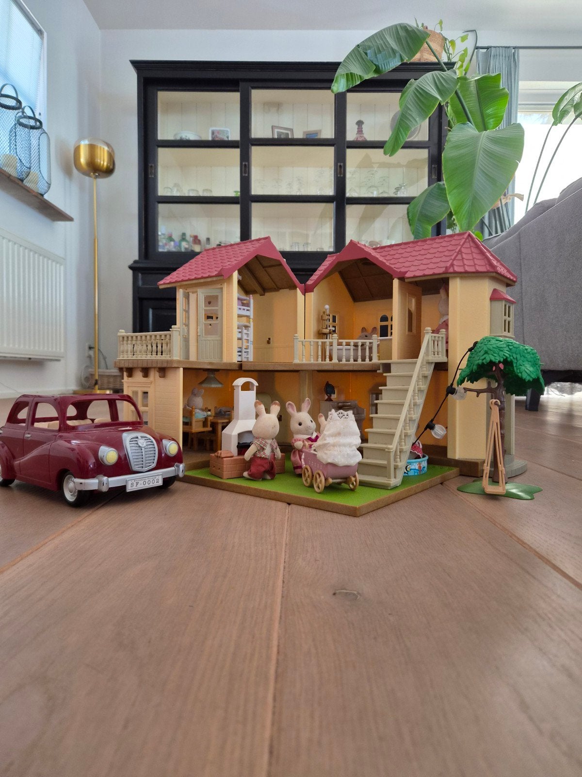 Sylvanian Family, poppenhuis met familie limousine auto, Kinderen en Baby's, Speelgoed | Poppenhuizen, Ophalen, Gebruikt, Poppenhuis