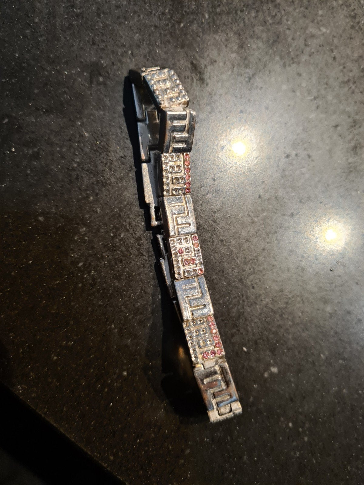 Zilverkleurige armband met roze en transparante steentjes, Sieraden, Tassen en Uiterlijk, Armbanden, Gebruikt, Overige materialen