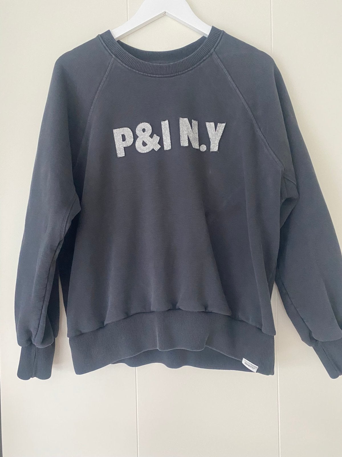 Mooie grijze sweater Penn&ink maat M, Kleding | Dames, Verzenden, Zo goed als nieuw, Grijs