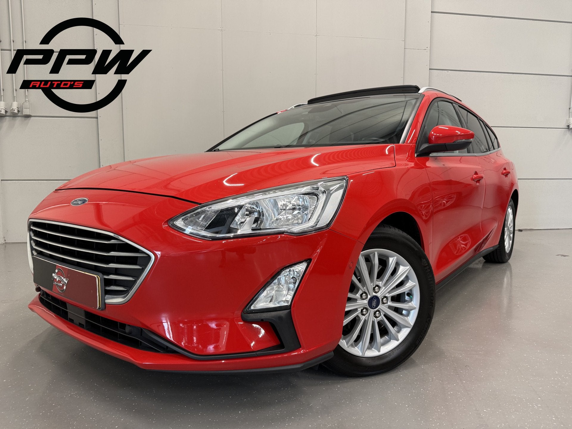 Ford FOCUS Wagon 1.0 EcoBoost Titanium aut. PANO/TREKHAAK/B&, Auto's, Ford, Stof, Gebruikt, 1300 kg, 66 €/maand