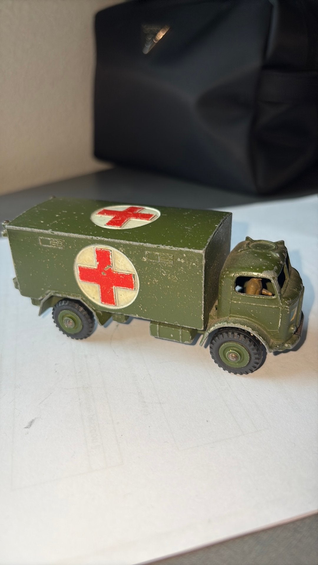 DINKY TOYS MILITARY AMBULANCE NR 626, Ophalen of Verzenden, Gebruikt, Auto, Dinky Toys