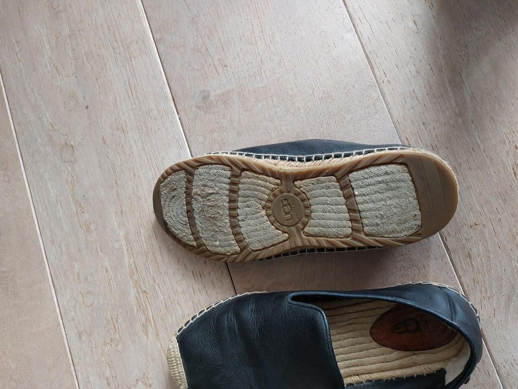 Ugg Espadrilles Zwart Leer Maat 41, Kleding | Dames, Schoenen, Zwart, Ophalen of Verzenden, Espadrilles of Moccasins, Gedragen