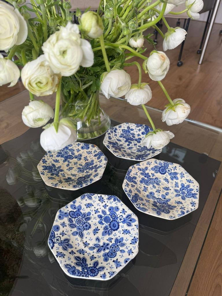 4 schoteltjes ‘Beatrix’ van societe ceramique maastricht, Antiek en Kunst, Antiek | Servies compleet, Ophalen of Verzenden