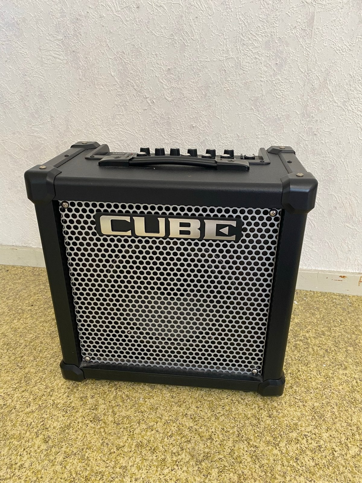 Roland Cube Versterker - Compact en Veelzijdig, Ophalen, Gebruikt, Gitaar, Minder dan 50 watt