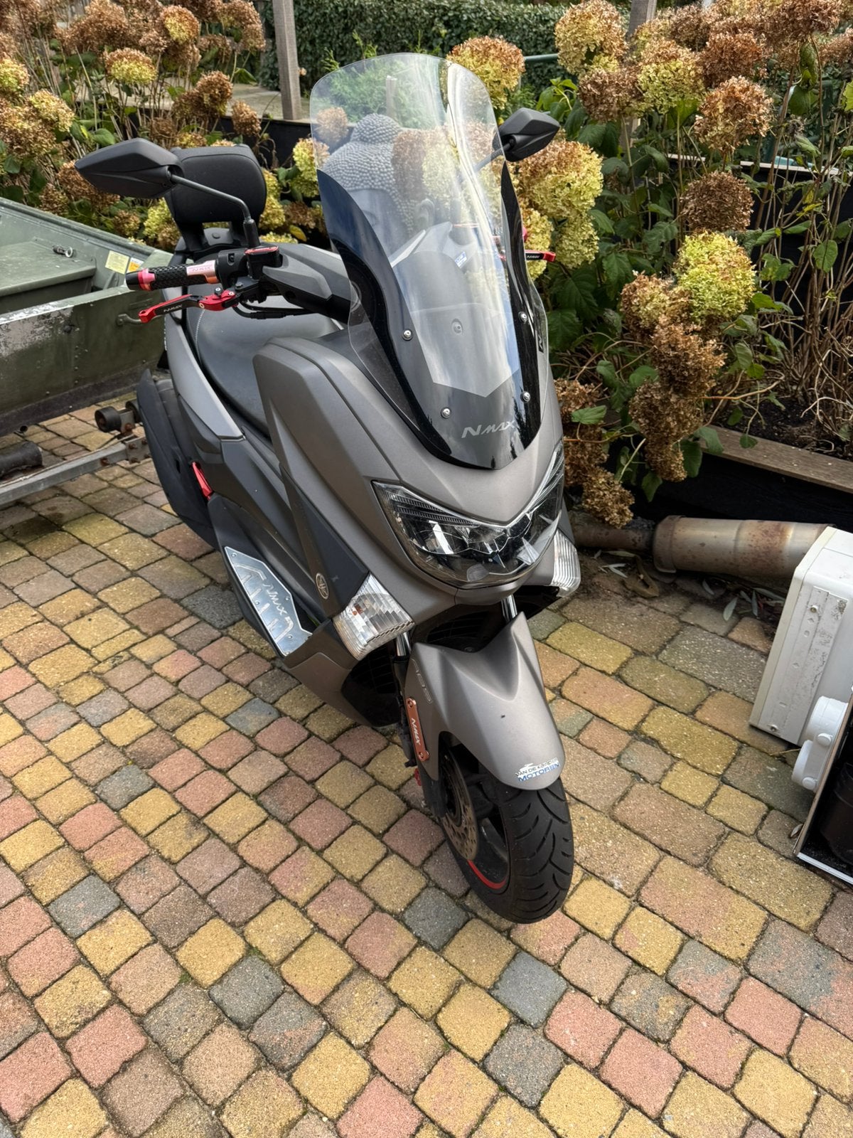 Yamaha NMAX Scooter - Grijs, Kenteken 155 cc, Gebruikt, Overige modellen, Maximaal 45 km/u, Ophalen of Verzenden