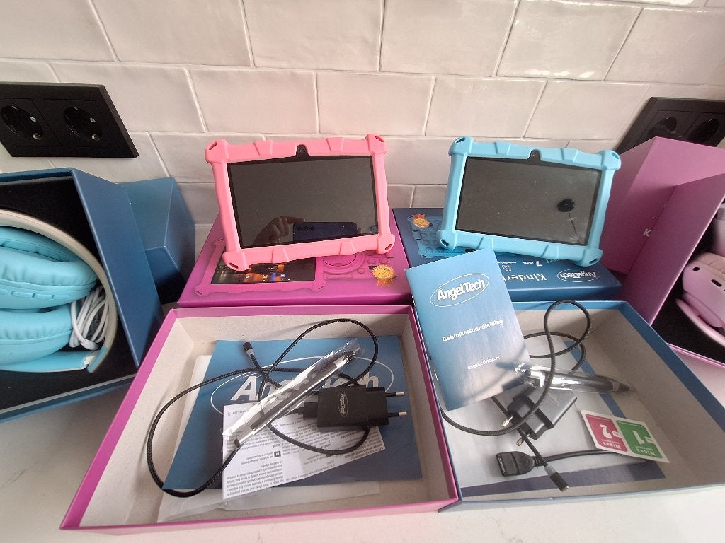 Kindertablet met koptelefoon 2 stuks, Computers en Software, Ophalen, AngelTech, Zo goed als nieuw, 7 inch of minder