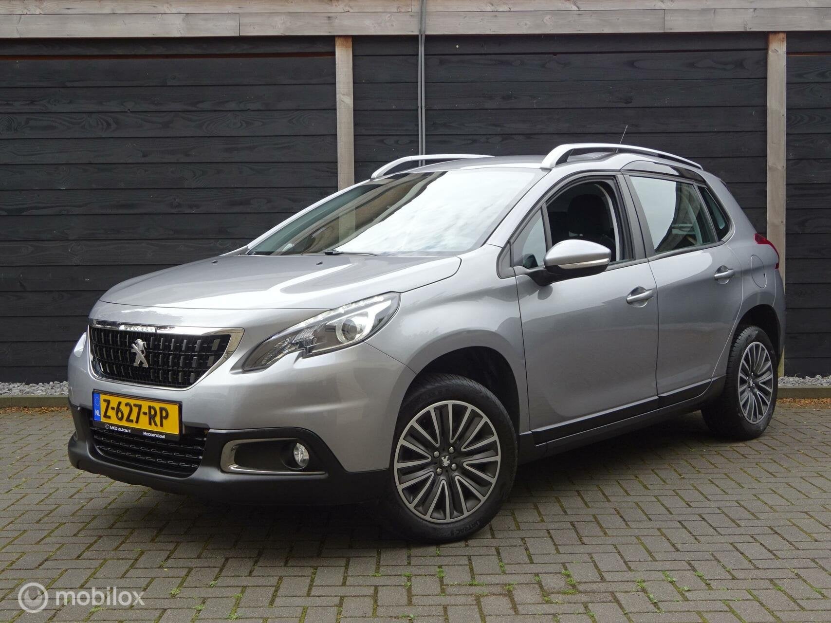 Peugeot 2008 1.2 Airco / FM nav / Carkit / 4 seizoen banden, Stof, Gebruikt, 1199 cc, 82 pk