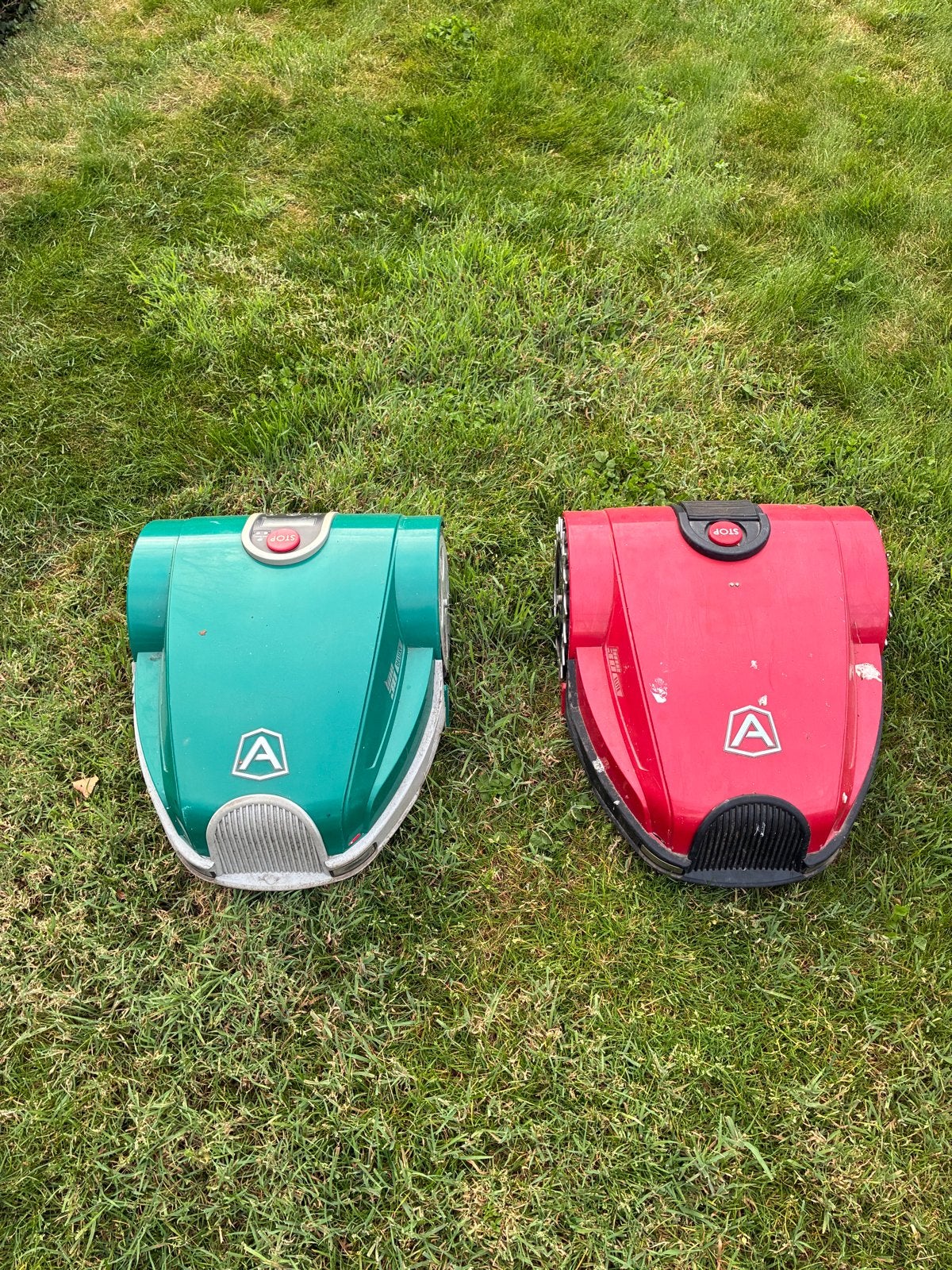 Twee werkende Ambrogio robotmaaiers, Ophalen, Gebruikt