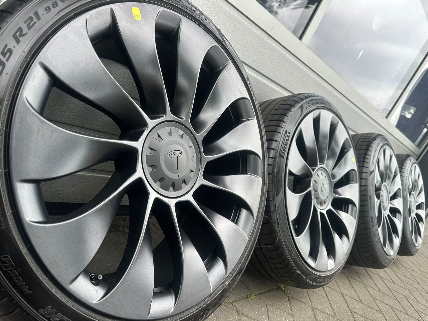 Originele 21 inch Tesla Model Y velgen sensoren zomerbanden, Auto-onderdelen, Banden en Velgen, Gebruikt, -, 275 mm, -