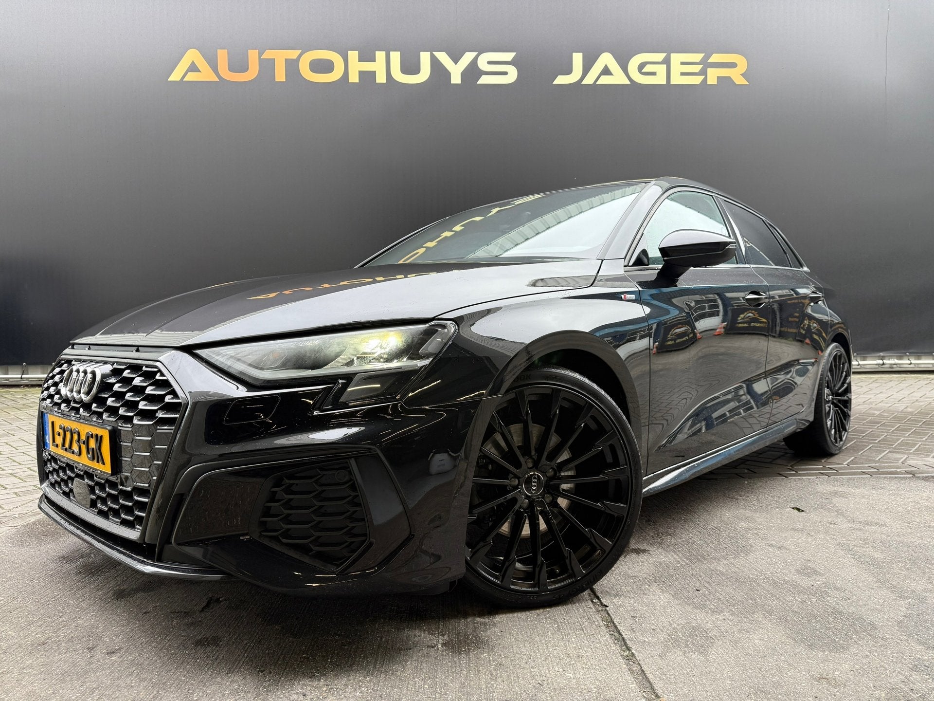 Audi A3 Sportback 35 TFSI S edition El.Stoelen El.Achterklep, Auto's, Audi, 4 cilinders, 150 pk, Zwart, Bedrijf