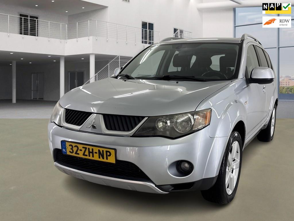 Mitsubishi Outlander 2.4 Intense+/7PERS/AUTOMAAT/AIRCO/CRUIS, Auto's, 4 cilinders, 7 stoelen, Bedrijf, 170 pk