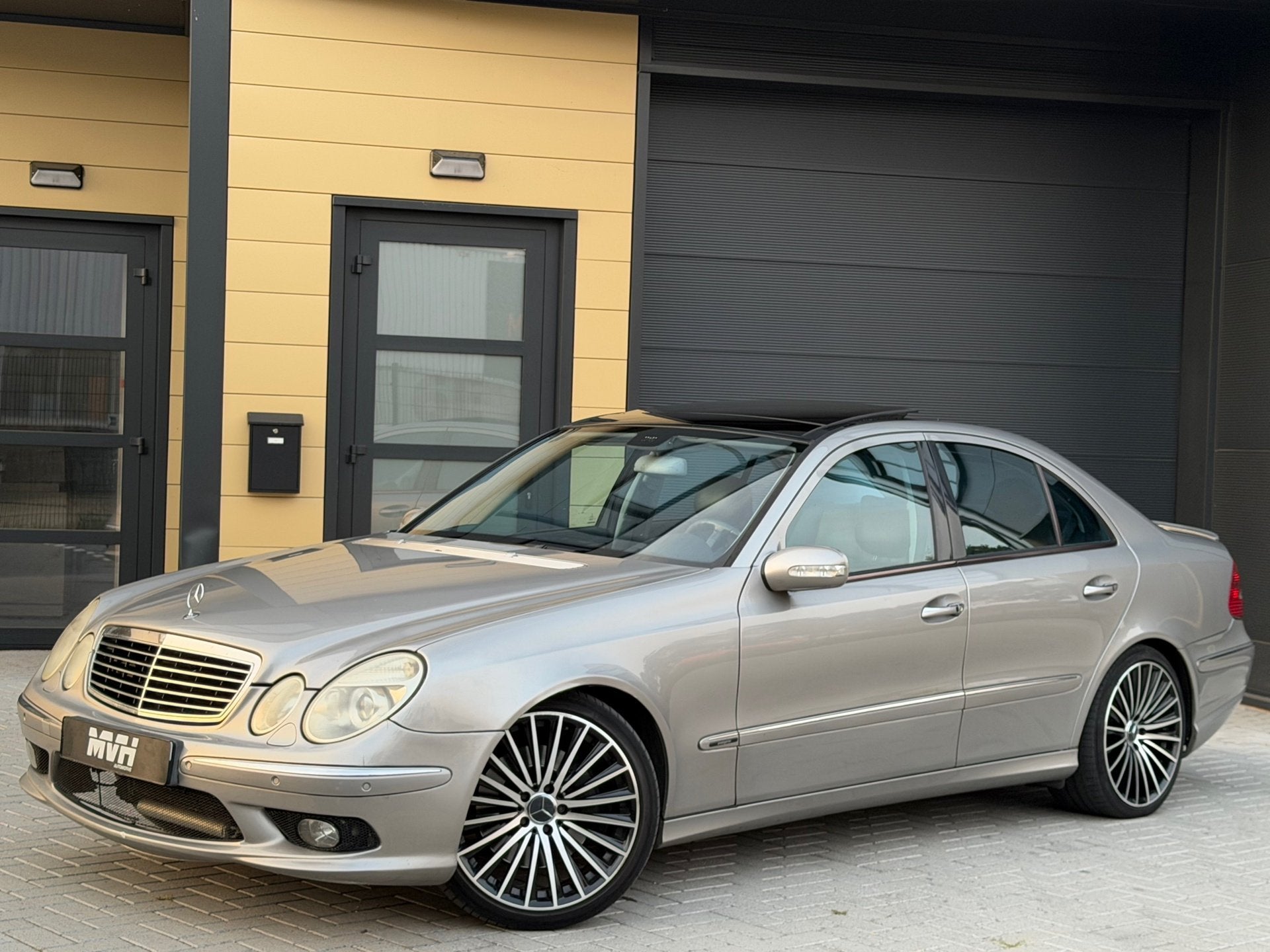 Mercedes-Benz E-klasse 500 Elegance - Automaat - Dubbel Pano, Auto's, Automaat, Achterwielaandrijving, Gebruikt, Automatische klimaatregeling