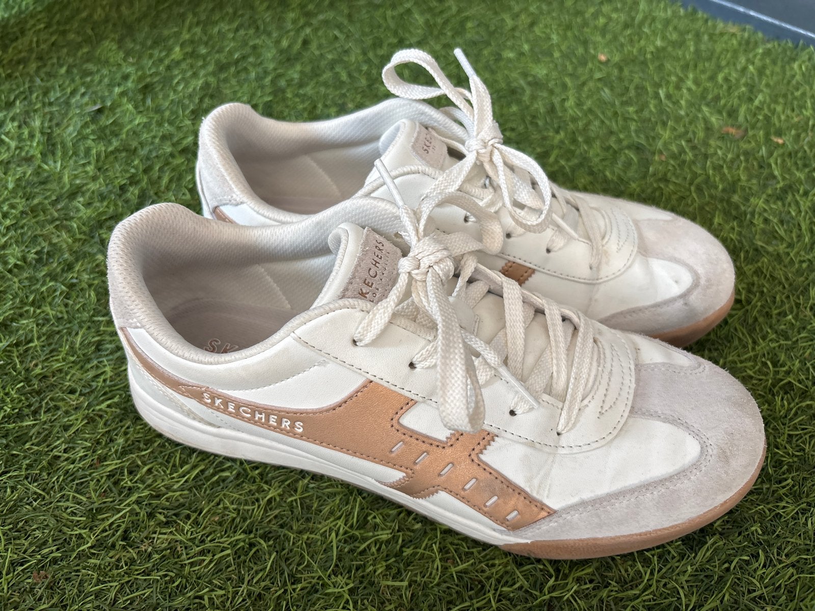 Skechers sneakers maat 38 (vallen als 39), zo goed als nieuw, Kleding | Dames, Wit, Ophalen of Verzenden, Sneakers of Gympen, Zo goed als nieuw