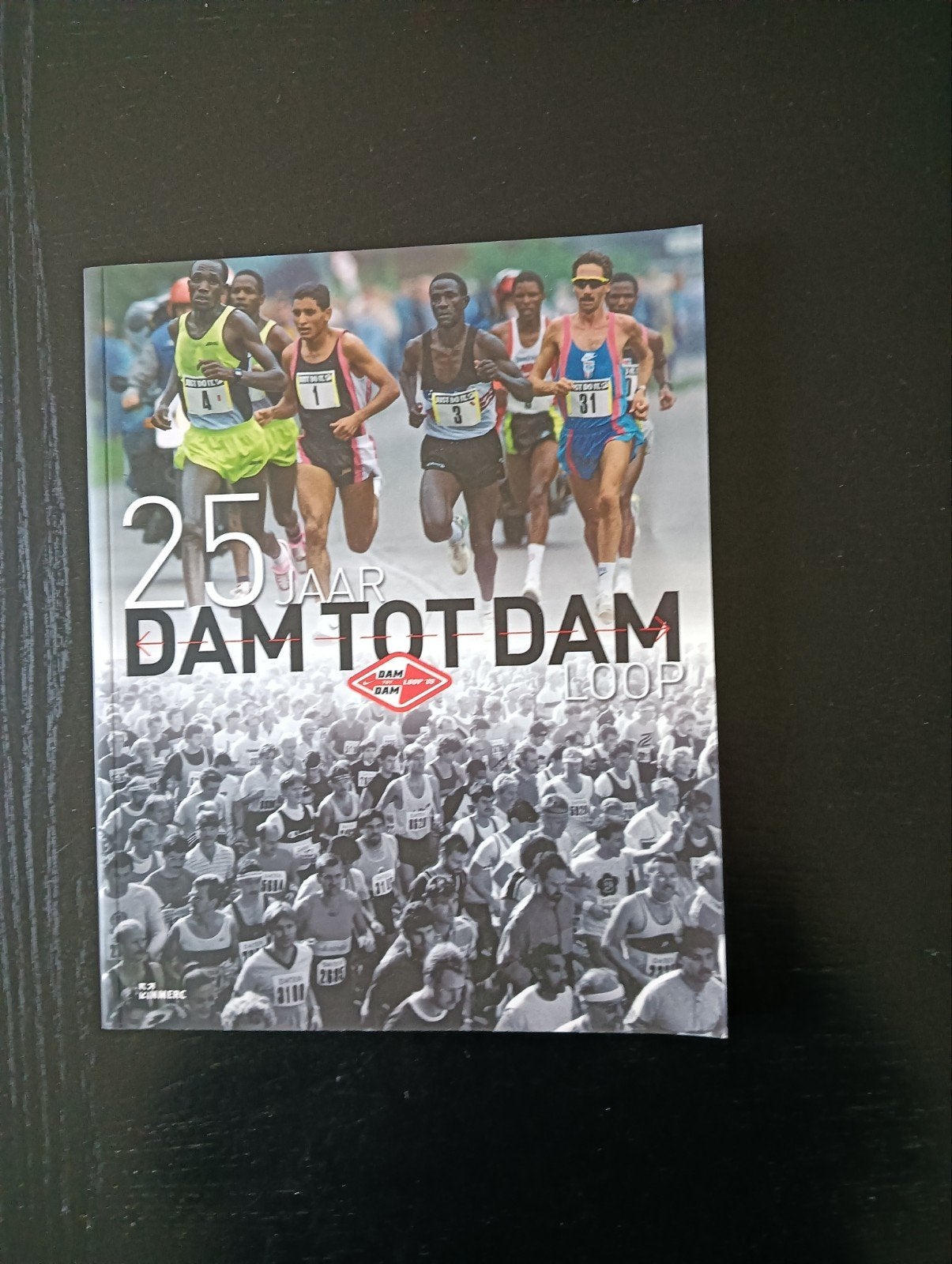 25 Jaar Dam tot Damloop - Boek over hardloopgeschiedenis, Ophalen of Verzenden, Nieuw, Cees Lansbergen, Martin Geertsen, Lopen en Fietsen