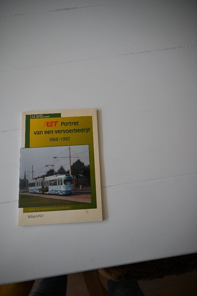 RET portret van een vervoerbedrijf, Boeken, Ophalen of Verzenden, Zo goed als nieuw, F.C.G. Huizer, Tram