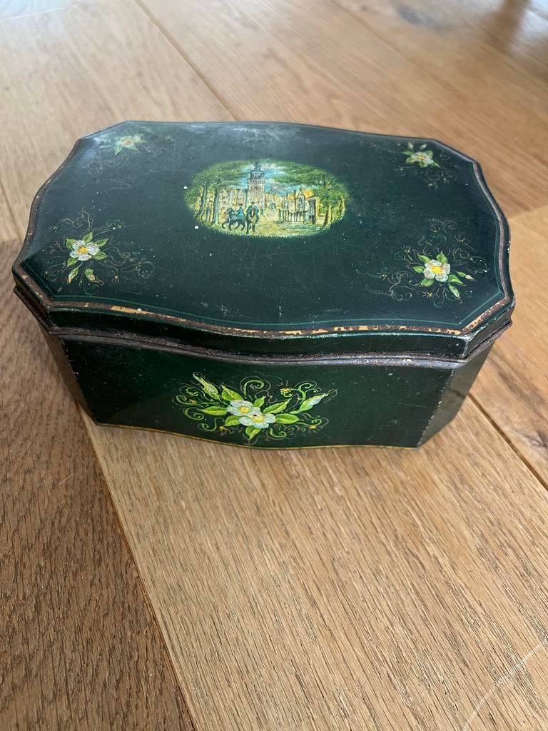 Vintage Pickwick blikken doos met landschap en bloemmotief, Ophalen of Verzenden, Gebruikt, Koek(jes), Overige merken
