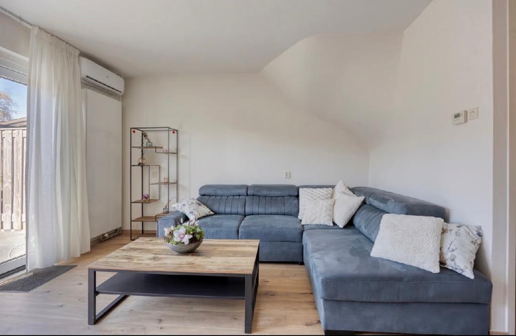 Mooie blauwe hoekbank, Huis en Inrichting, Ophalen, Gebruikt, Minder dan 75 cm, Hoekbank