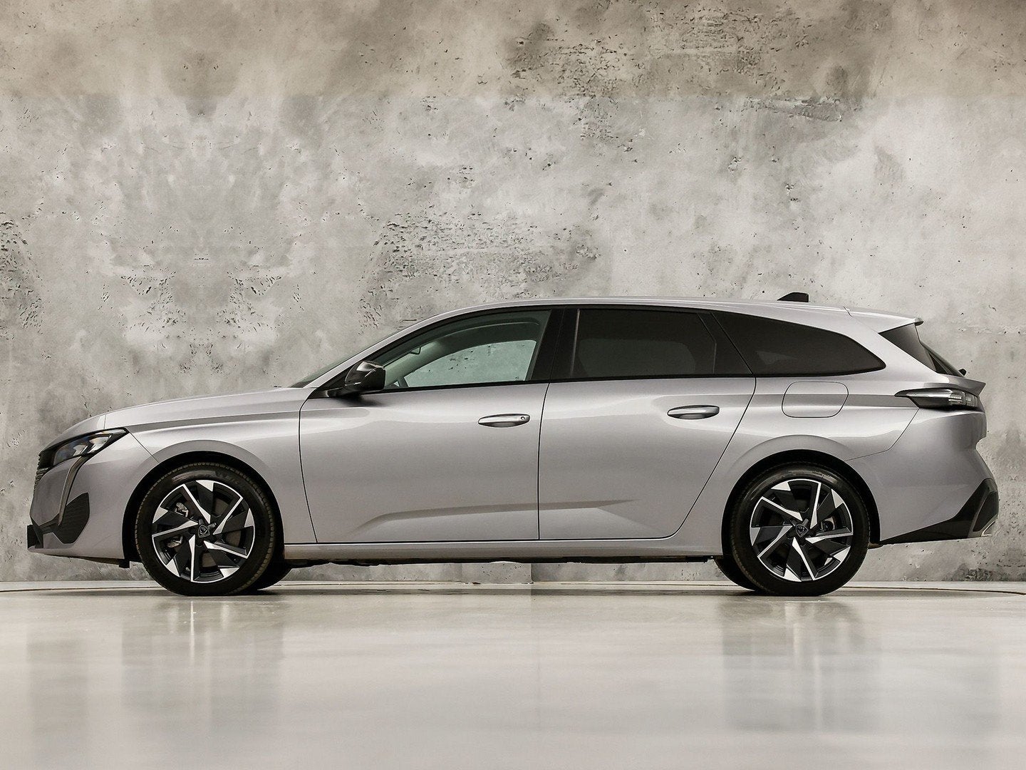 Peugeot 308 SW 1.6 Plug-in Hybrid 180 Allure 180Pk Automaat, 12 maanden, 77 km/l, Gebruikt, Zwart