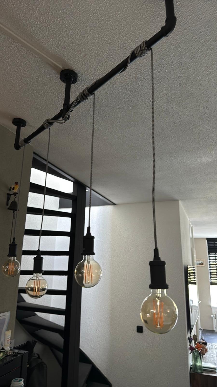 Industriële hanglamp met 4 Edison gloeilampen, Ophalen of Verzenden, Zo goed als nieuw, Metaal, E27 (groot)