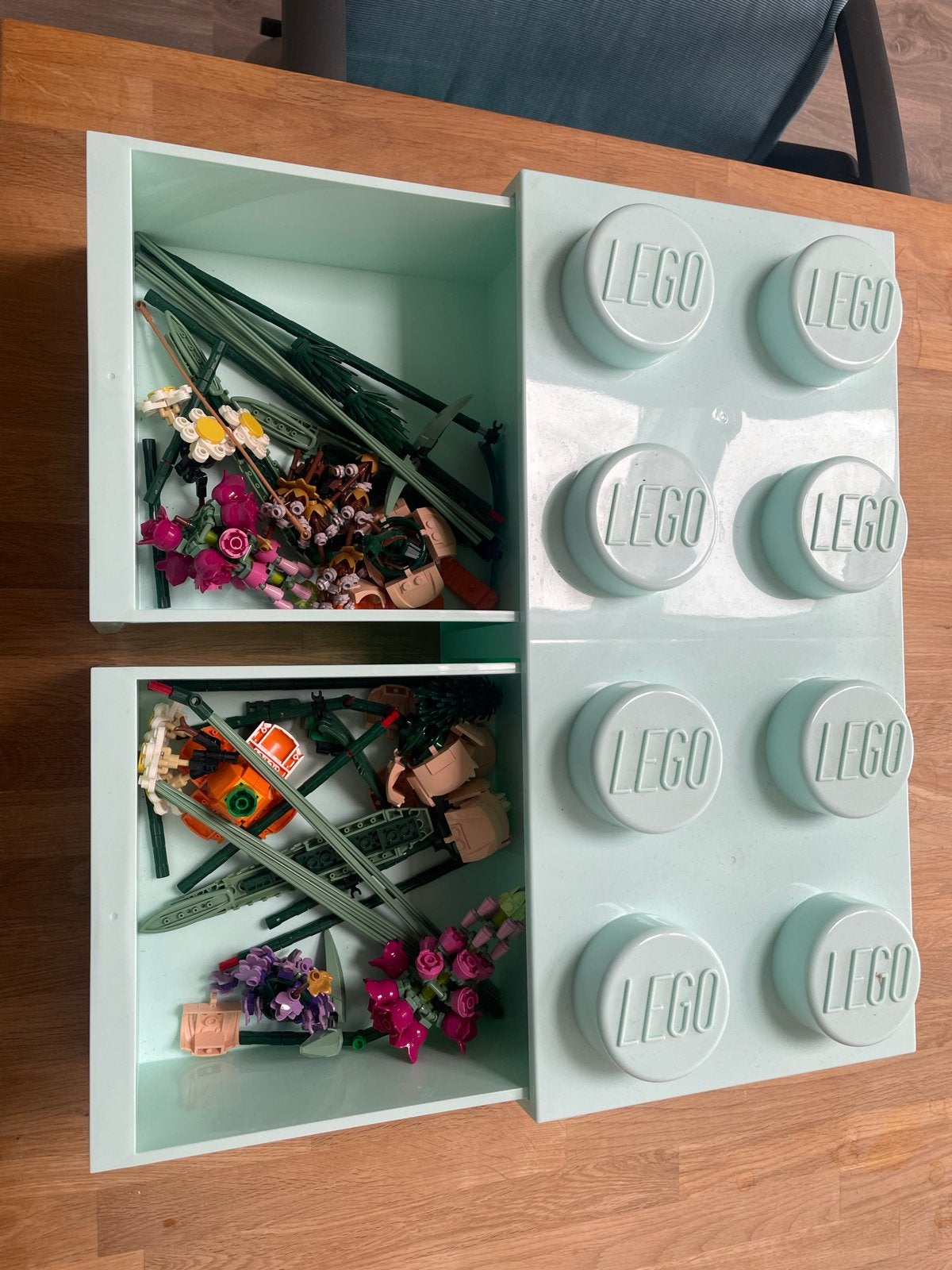 Lego bewaardoos 2x4 met bloemenset (oncompleet), Gebruikt, Overige thema's, Lego, Ophalen of Verzenden