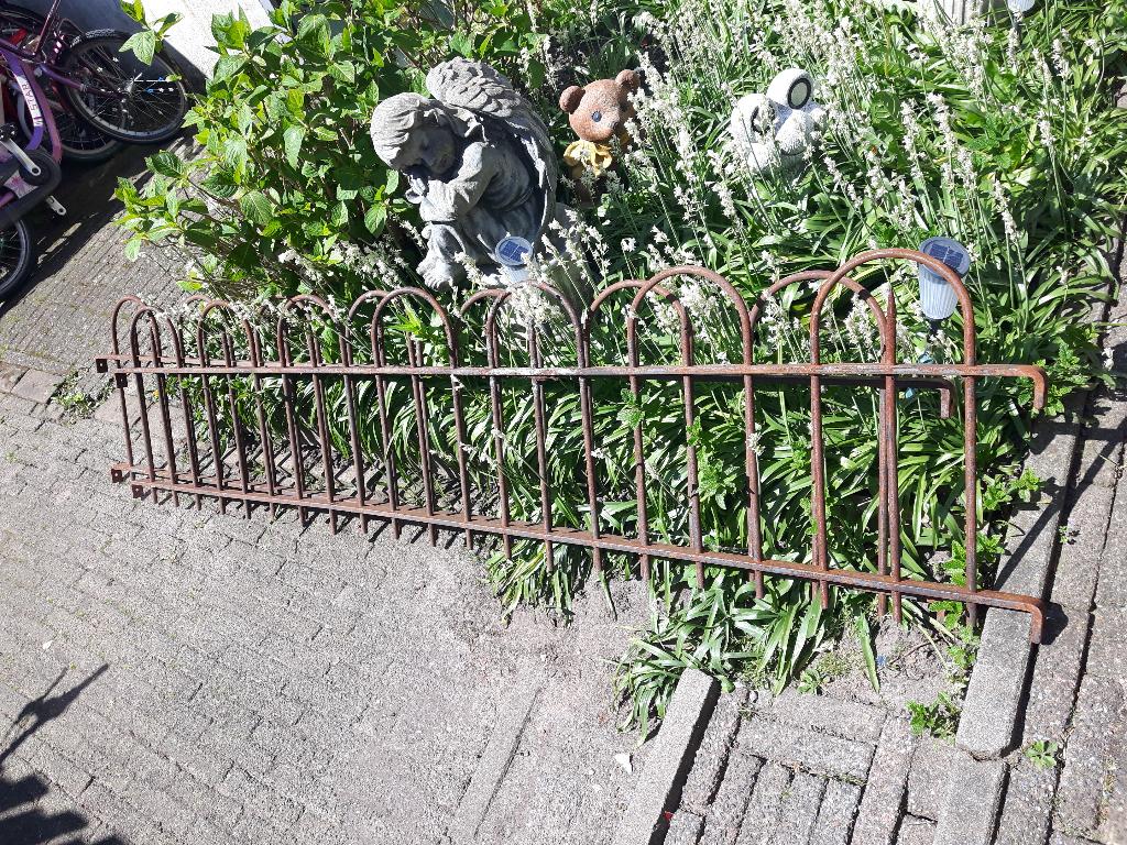Twee Siertuinhekjes 210x50., Tuin en Terras, Tuinhekken en Hekwerk, Ophalen, Gebruikt, IJzer, Tuinhek