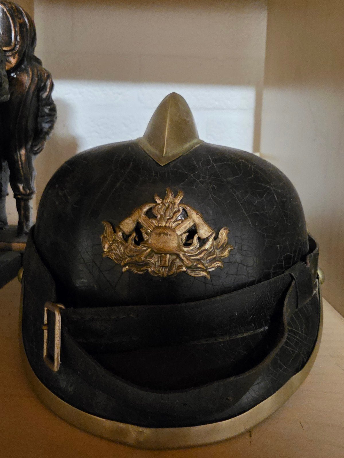 Antieke Lederen Brandweerhelm  helm brandweer, Antiek en Kunst, Ophalen of Verzenden