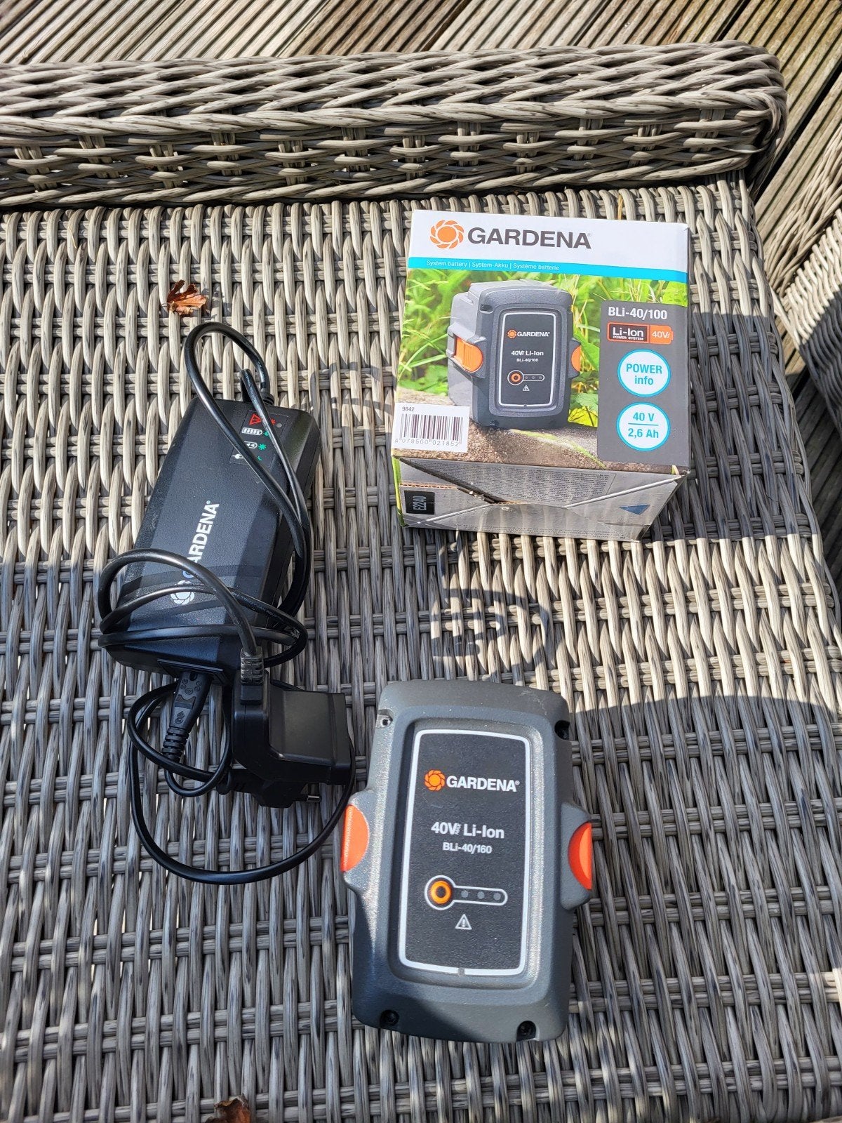 Gardena accu's inclusief oplader (1 nieuw, 4 gebruikt), Ophalen